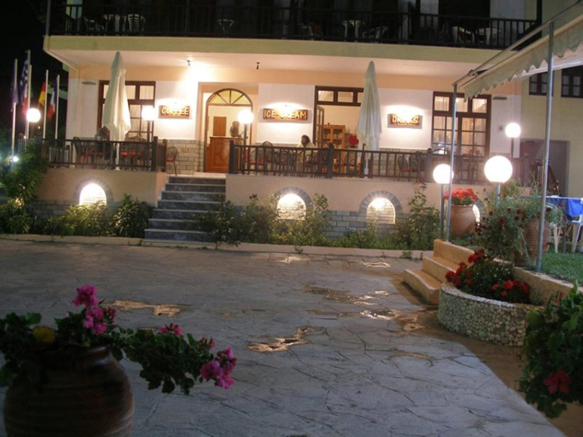 Hotel Alexandros Ormos Panagias Exteriör bild