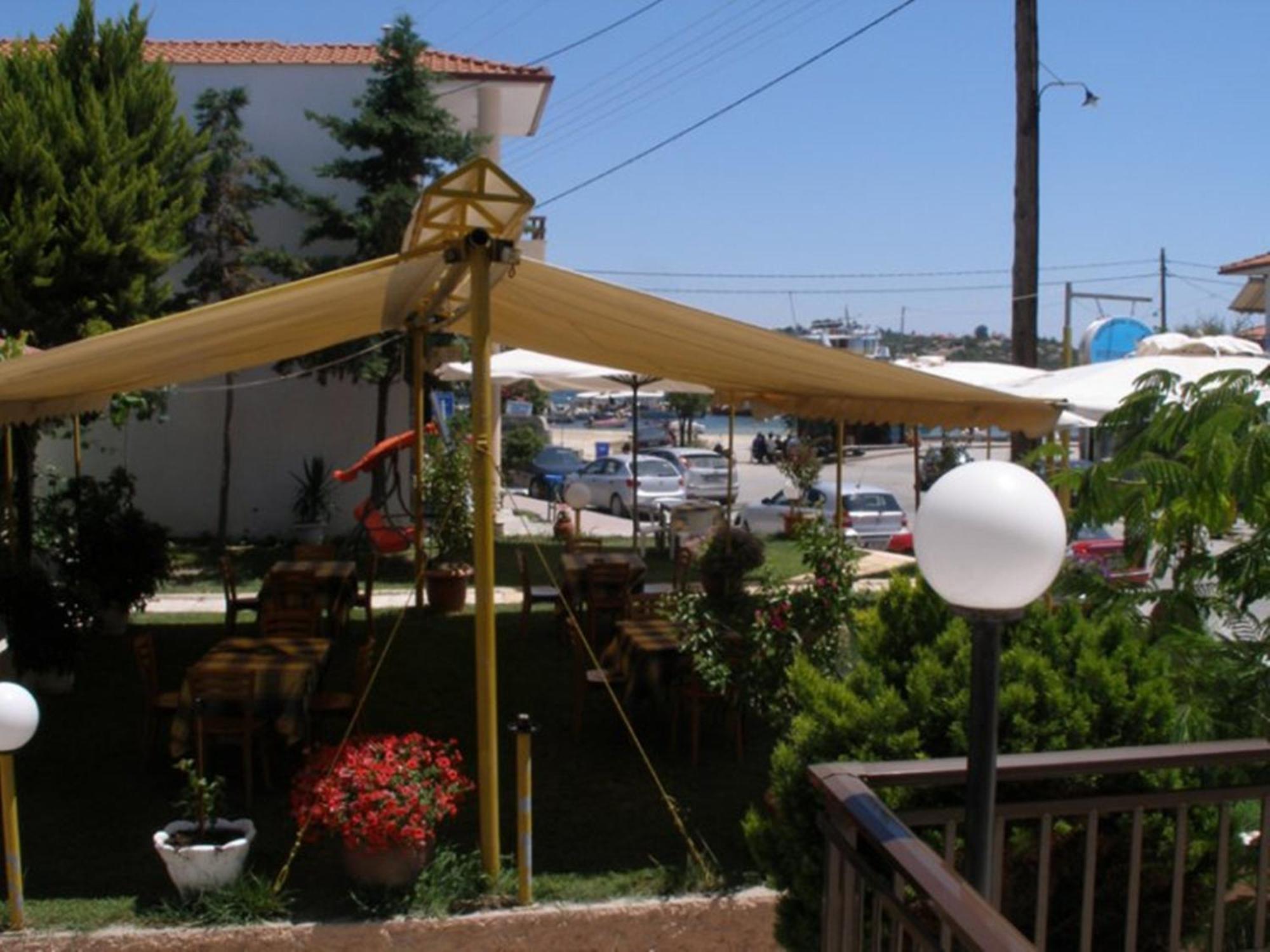 Hotel Alexandros Ormos Panagias Exteriör bild