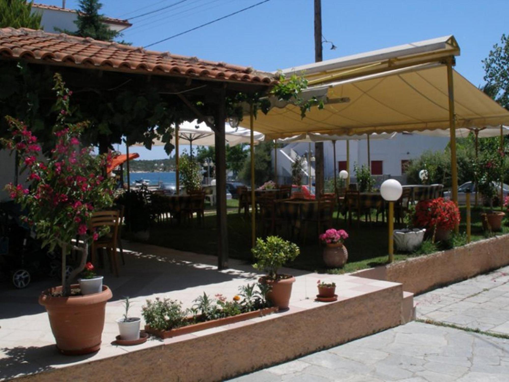 Hotel Alexandros Ormos Panagias Exteriör bild