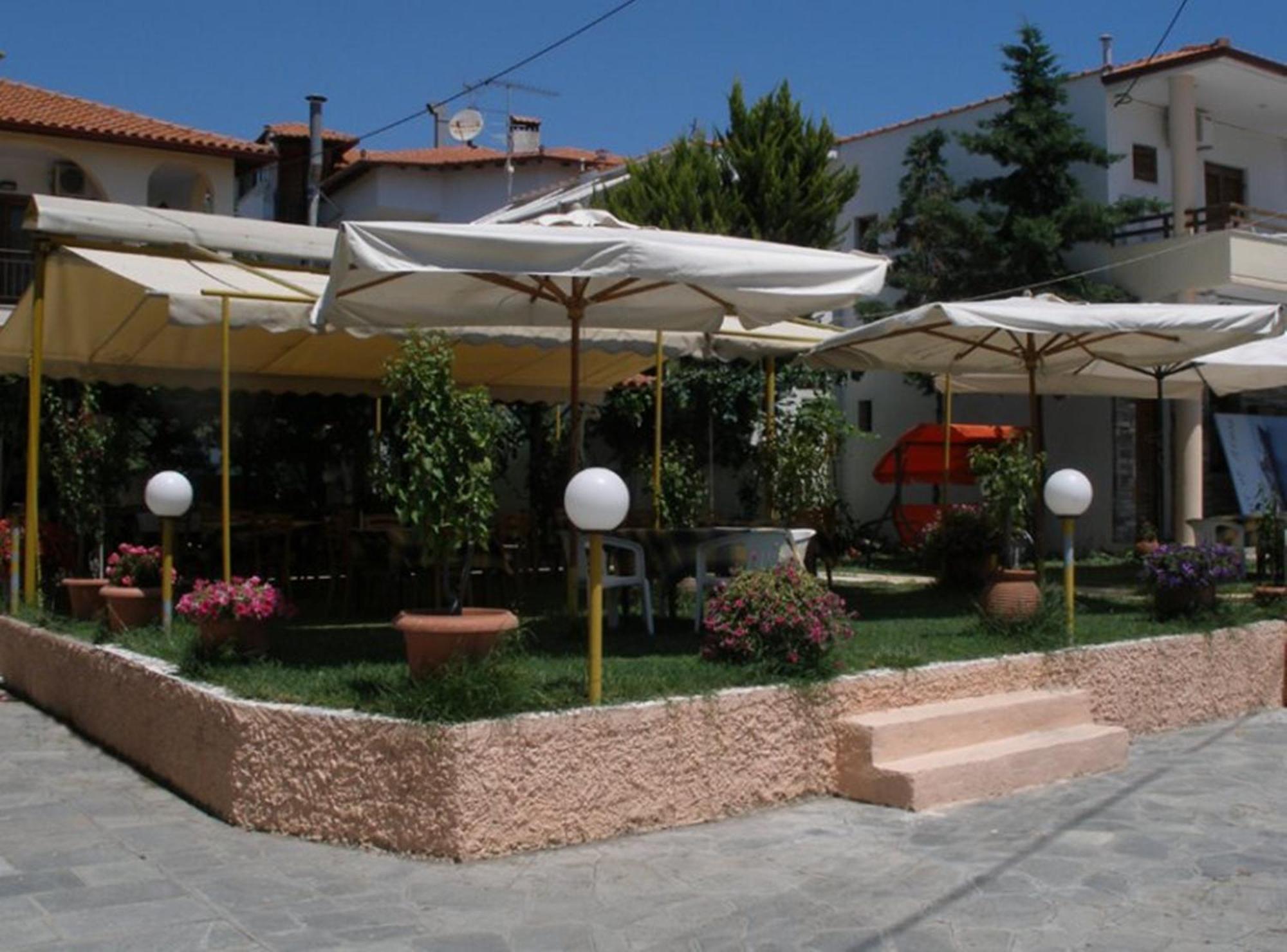 Hotel Alexandros Ormos Panagias Exteriör bild