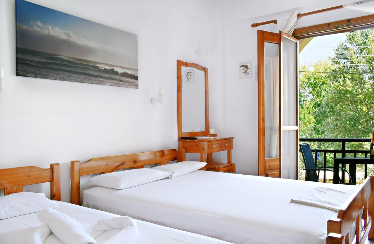 Hotel Alexandros Ormos Panagias Exteriör bild